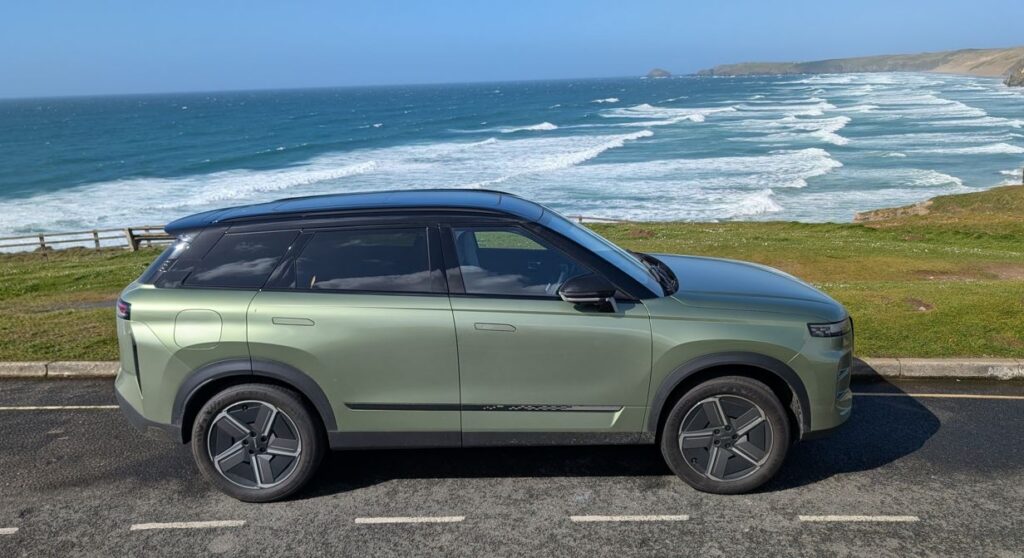 Jaecoo 7 PHEV at Perranporth cliffs overlooking the beach